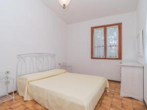Posteľ alebo postele v izbe v ubytovaní Holiday Home Villa Monte Nai - REI420 by Interhome