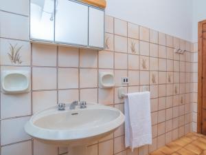 Kúpeľňa v ubytovaní Holiday Home Villa Monte Nai - REI420 by Interhome