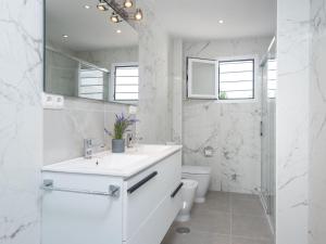 Kúpeľňa v ubytovaní Holiday Home La Palmera by Interhome