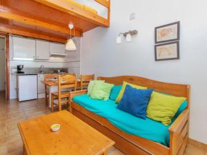 A kitchen or kitchenette at Apartment Edificio Tamarius by Interhome