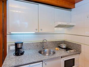 A kitchen or kitchenette at Apartment Edificio Tamarius by Interhome