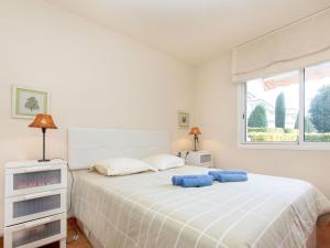 Posteľ alebo postele v izbe v ubytovaní Apartment GreenMar B Down-bajo acceso piscina-Pool by Interhome