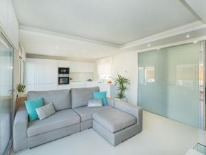 Kuchyň nebo kuchyňský kout v ubytování Apartment Attic Sea Views by Interhome