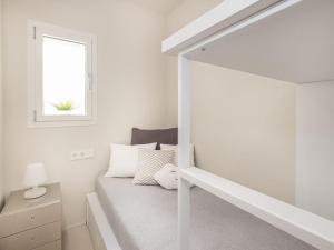 Postel nebo postele na pokoji v ubytování Apartment Attic Sea Views by Interhome