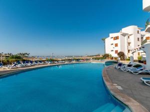 Bazén v ubytování Apartment Carabela Front Beach & Pool by Interhome nebo v jeho okolí