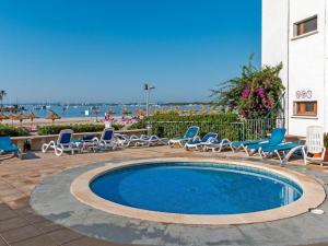 Bazén v ubytování Apartment Carabela Front Beach & Pool by Interhome nebo v jeho okolí