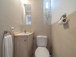 Koupelna v ubytování Apartment Carabela Front Beach & Pool by Interhome
