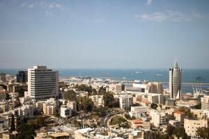 Nespecifikovaný výhled na destinaci Haifa nebo výhled na město při pohledu z hotelu