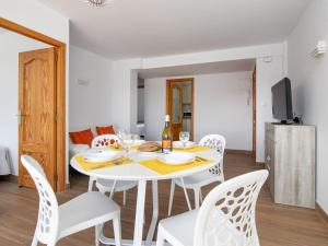 Televízia a/alebo spoločenská miestnosť v ubytovaní Apartment Hawai by Interhome