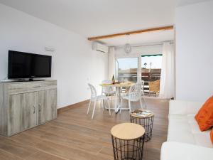 Televízia a/alebo spoločenská miestnosť v ubytovaní Apartment Hawai by Interhome
