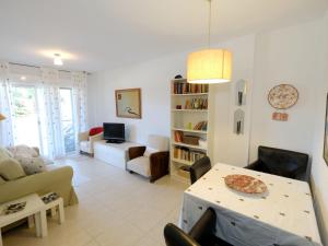 Posedenie v ubytovaní Apartment Residencial Mar I by Interhome