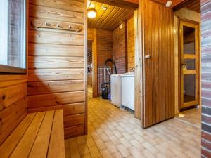 Kuchyň nebo kuchyňský kout v ubytování Holiday Home Lahdeke by Interhome