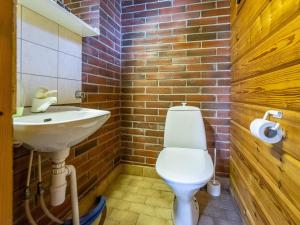Koupelna v ubytování Holiday Home Lahdeke by Interhome