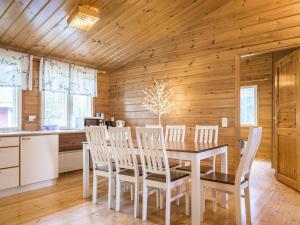 Kuchyň nebo kuchyňský kout v ubytování Holiday Home Paroni by Interhome