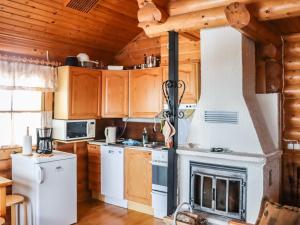 Kuchyň nebo kuchyňský kout v ubytování Holiday Home Alppi 6b paritalo by Interhome