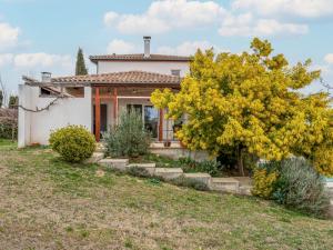 Κήπος έξω από το Villa Akwaba by Interhome