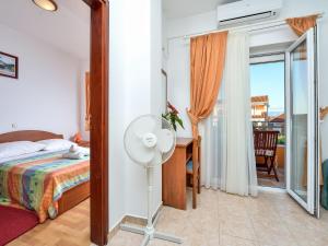 Posteľ alebo postele v izbe v ubytovaní Apartment Bonex-4 by Interhome