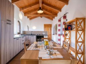 Kuchyňa alebo kuchynka v ubytovaní Apartment La Quercia by Interhome