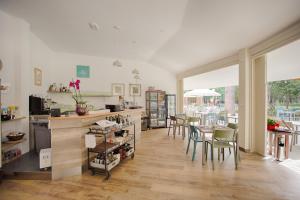 a kitchen with a table and chairs in a room at Comfort Lodge Maremma in Grosseto