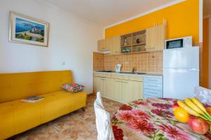 Kuchyň nebo kuchyňský kout v ubytování Apartments Lino