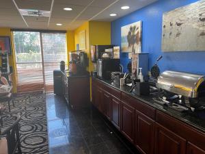 Gallery image of Days Inn & Suites by Wyndham Fort Pierce I-95 in Fort Pierce