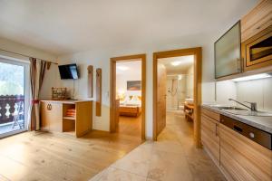 Kuchnia lub aneks kuchenny w obiekcie Apartmenthaus Berndlalm