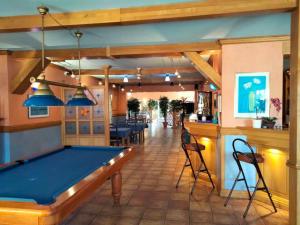Τραπέζι μπιλιάρδου στο Zajazd Restauracja Machliny
