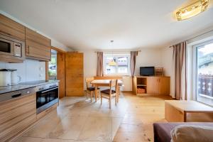 Kuchnia lub aneks kuchenny w obiekcie Apartmenthaus Berndlalm