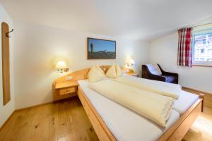 Łóżko lub łóżka w pokoju w obiekcie Apartmenthaus Berndlalm