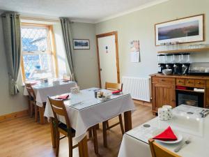 Kuchyň nebo kuchyňský kout v ubytování Whinburn Guest House