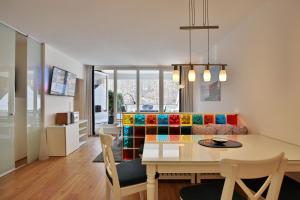 a kitchen and living room with a table and a couch at Strandresidenz Timmendorfer Strand Strandresidenz Appartement 101 in Timmendorfer Strand