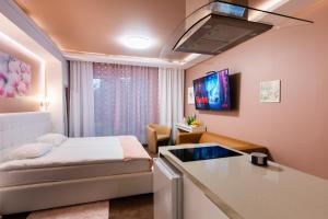 a hotel room with a bed and a desk at Melody De Luxe Apartment in Michałowice