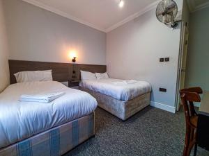 Postel nebo postele na pokoji v ubytování Plaza Hotel