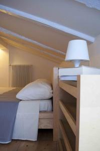 A bed or beds in a room at Via de' Falegnami 6 Apartment by Wonderful Italy