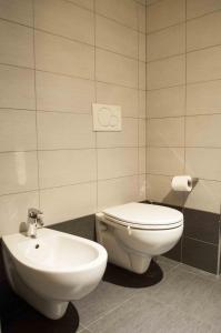 A bathroom at Via de' Falegnami 6 Apartment by Wonderful Italy Még 2 kép