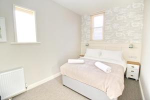 A bed or beds in a room at CarterCo Rooms