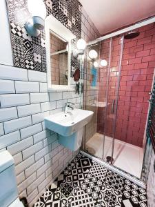 a bathroom with a sink and a shower at Plaza Hotel in London