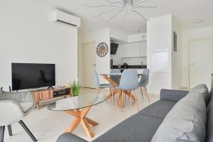 a living room with a couch and a table at T2 NEUF A4 RDJ-PISCINE–ACCÈS DIRECT PLAGES ET CENTRE VILLAGE– in Saint-Cyr-sur-Mer