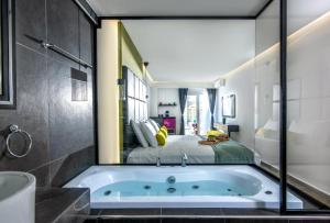 Koupelna v ubytování Platinum Suites