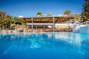 The swimming pool at or close to Barceló Lanzarote Royal Level