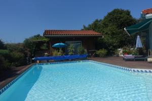 a swimming pool in front of a house at l Annexe in Biscarrosse