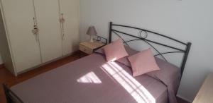 Posteľ alebo postele v izbe v ubytovaní Dinos apartment στην παλιά πόλη Κέρκυρα Corfu