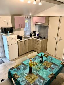 Kuchyň nebo kuchyňský kout v ubytování Mobil-Home Camping club 5* Montalivet