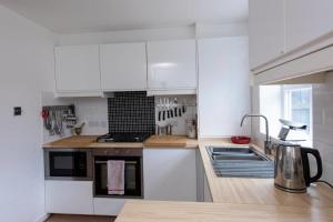 Cosy 2BR House with Office & Parking!