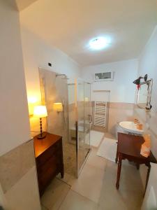 Ванна кімната в Les Amis