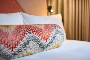 Voodi või voodid majutusasutuse Arthaus Hotel toas