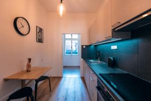 Kuchyňa alebo kuchynka v ubytovaní Apartmány CAFÉ-CAFÉ