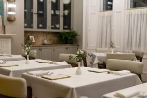 A restaurant or other place to eat at The Adria