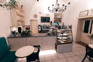 A restaurant or other place to eat at Apartmány CAFÉ-CAFÉ