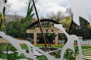 Ein Garten an der Unterkunft Hotel Buna Mostar